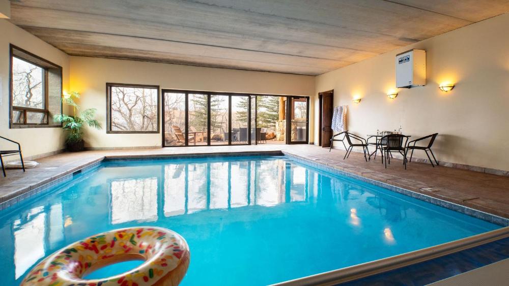 High Meadow by AvantStay Alpine Views w Indoor Pool Hot Tub Open Floor Plan